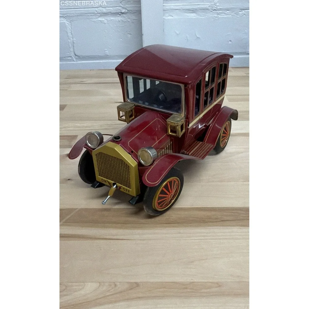 Vintage Grand-Pa Car Battery Operated Tin Toy Antique Automobile 442 With Box